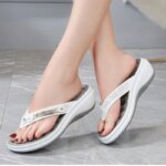 Pantoufles d'été pour femmes, nouvelle mode, chaussures à boutons en métal, sandales de plage compensées, plateforme extérieure, tongs de loisirs, 2024 - AliExpress 322